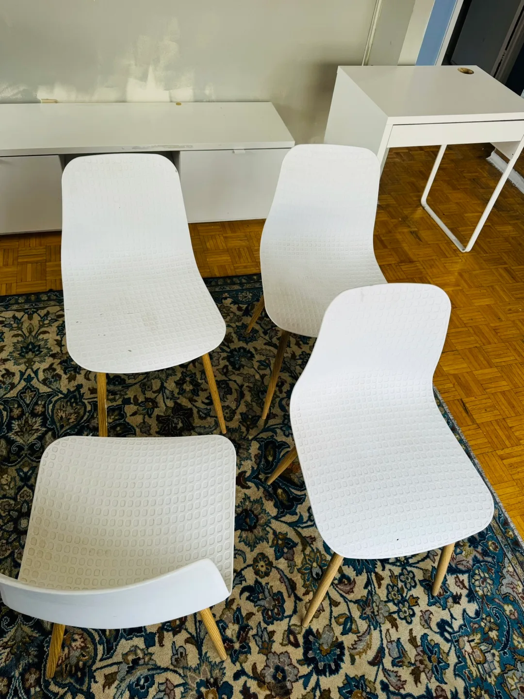 Set of two White Dining Chairs with Wooden Legs thumbnail