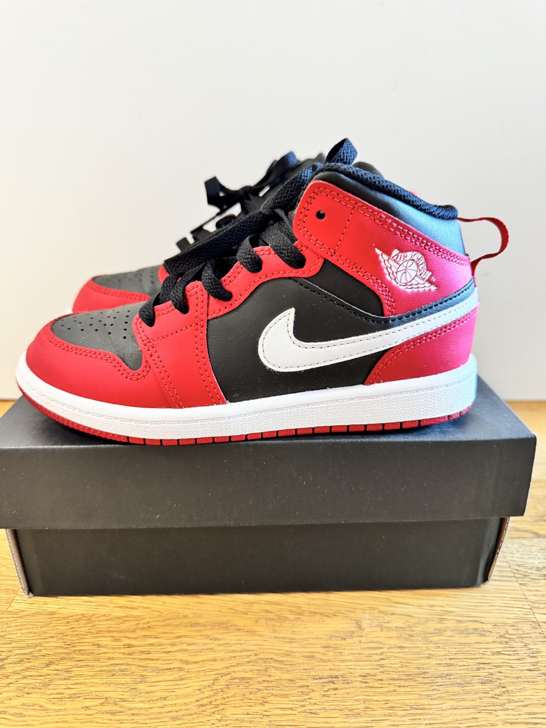Air Jordan 1 Mid PS Youth Size 1Y - Red/Black