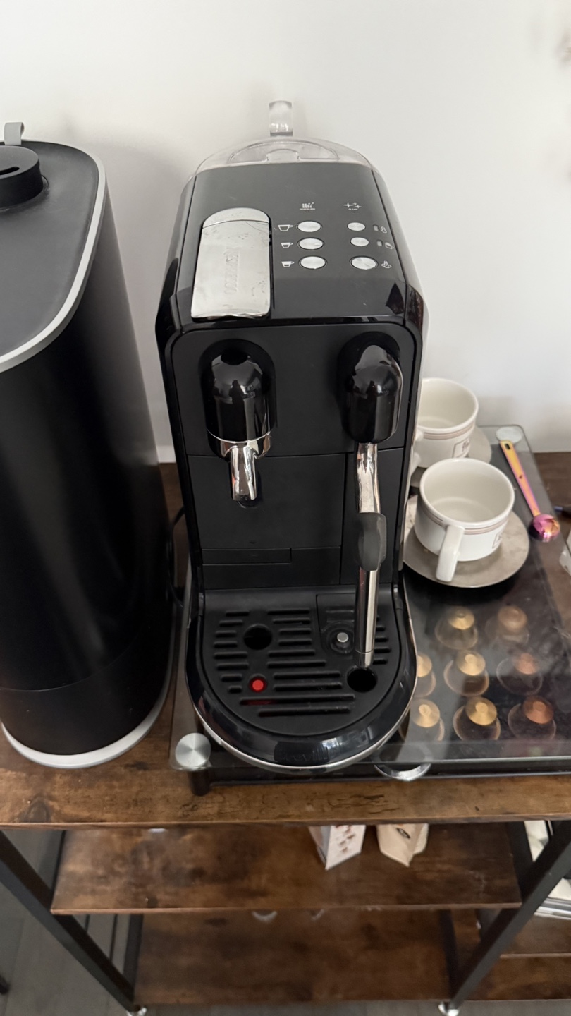 DeLonghi Nespresso Lattissima One Espresso Machine