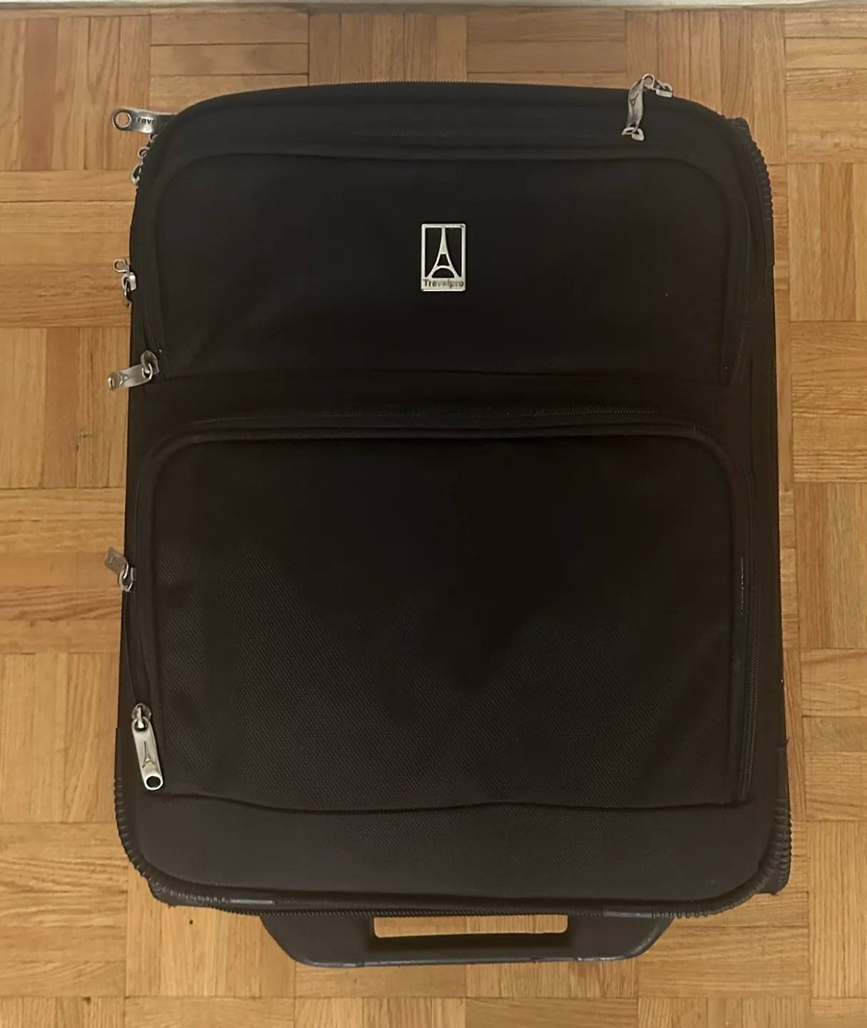 Travelpro flight crew Carry-On Rolling Suitcase image indicator(2)