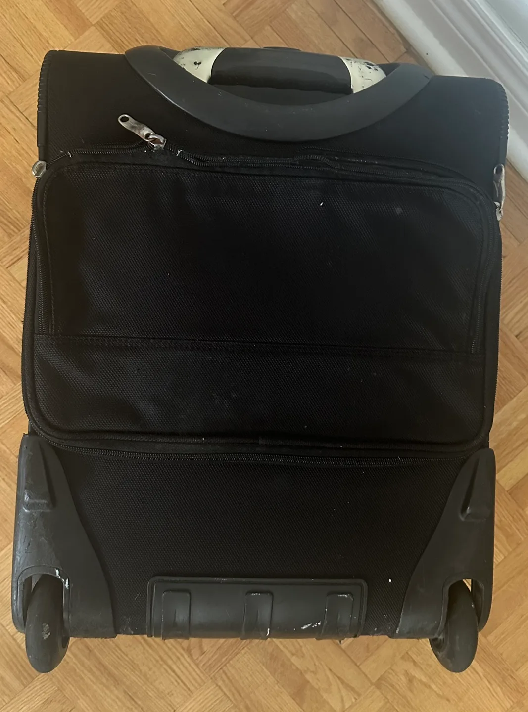 Travelpro flight crew Carry-On Rolling Suitcase image indicator(4)