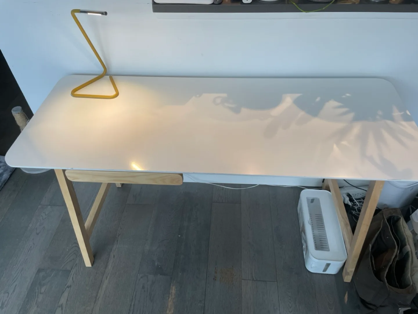 Minimalist design work desk with drawer image indicator(3)
