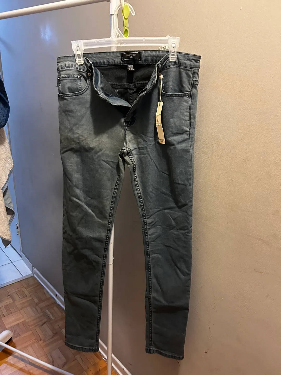 Forever 21 Men's Grey Skinny Jeans - Size 34/32 image indicator(4)