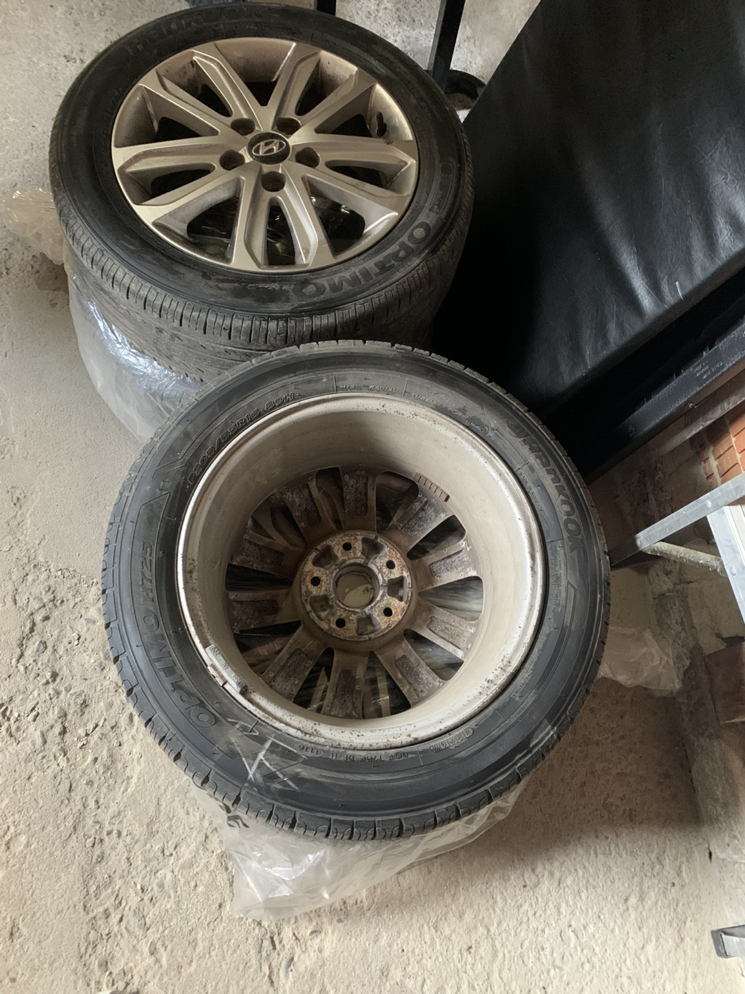 P205/ 55R16/ 89H Used Hyundai Rims with Tires - photo 2