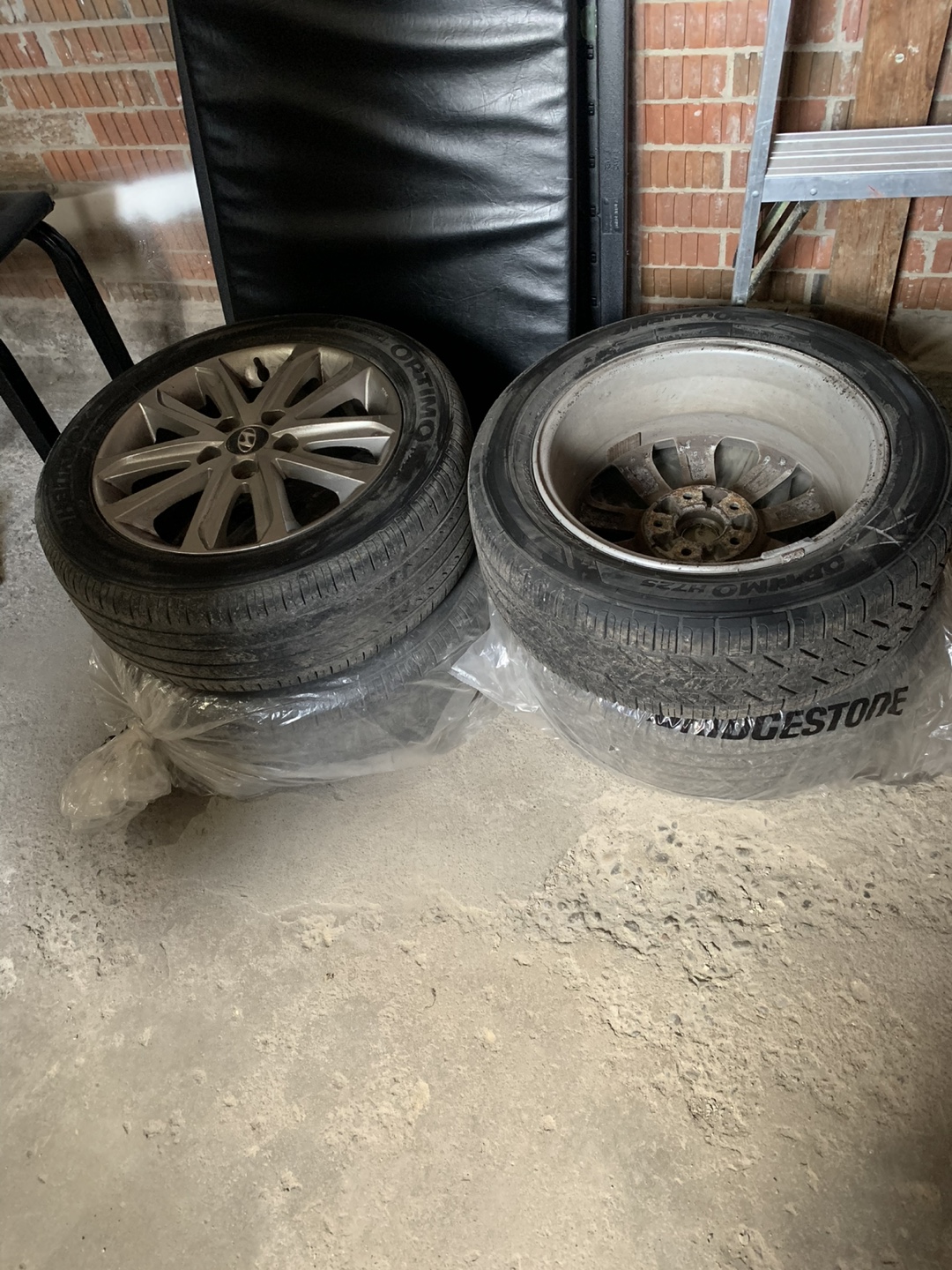 P205/ 55R16/ 89H Used Hyundai Rims with Tires