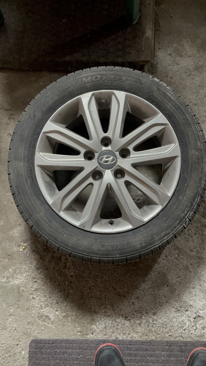 P205/ 55R16/ 89H Used Hyundai Rims with Tires - photo 3