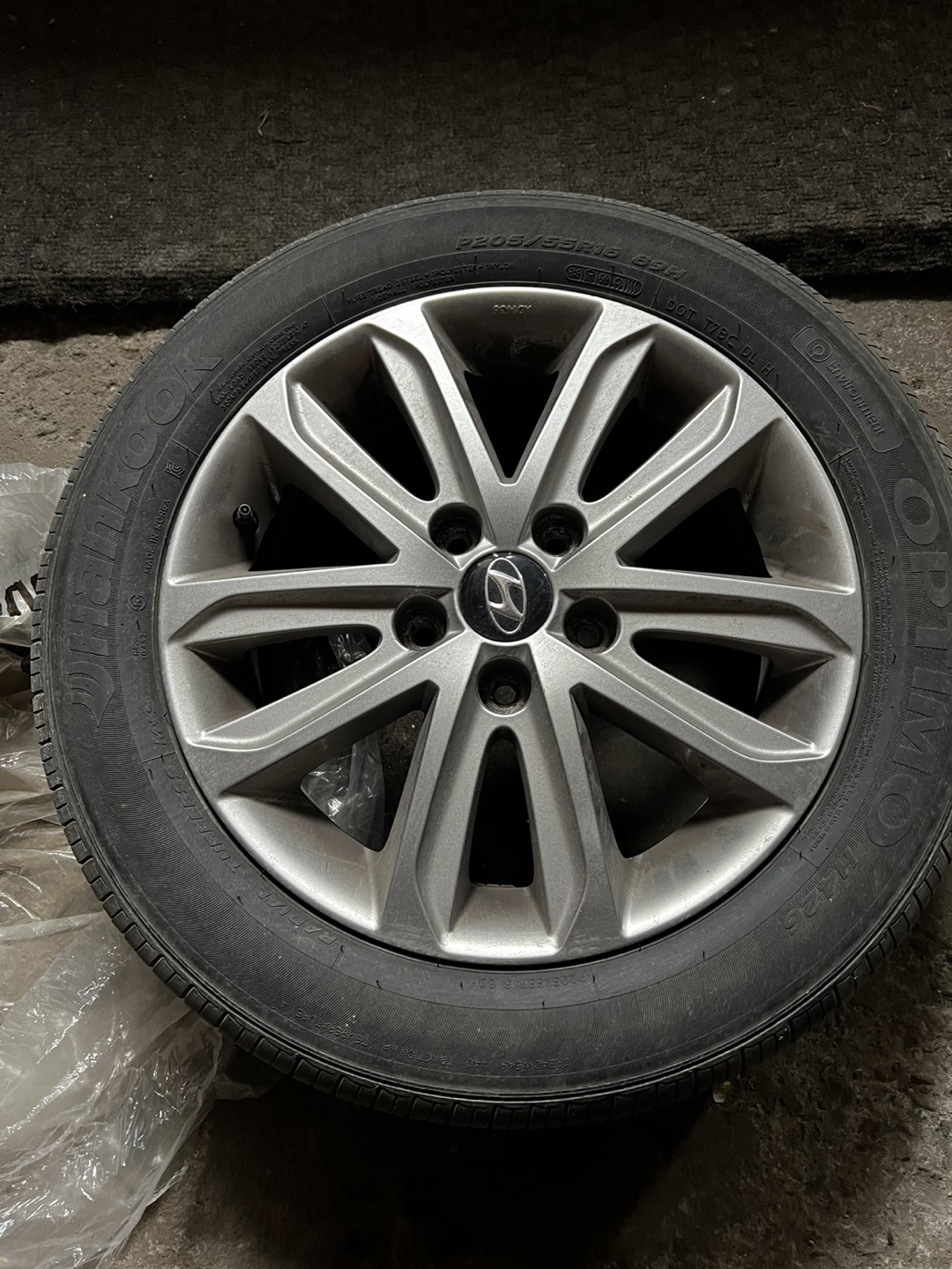 P205/ 55R16/ 89H Used Hyundai Rims with Tires - photo 5