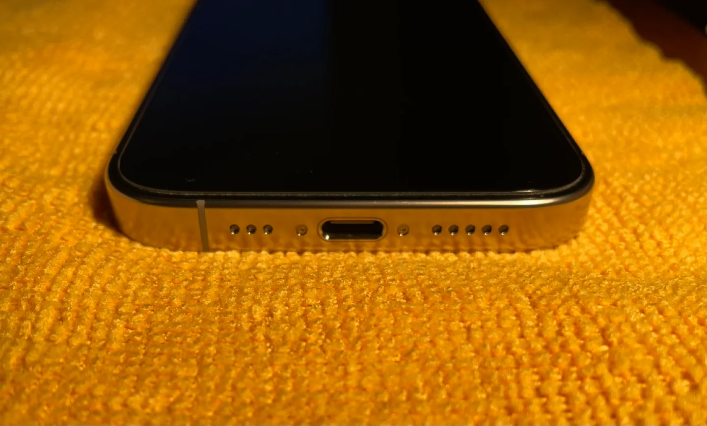 LIKE NEW! iPhone 16 PRO 256GB Natural Titanium - MSRP $1806.87 image indicator(6)