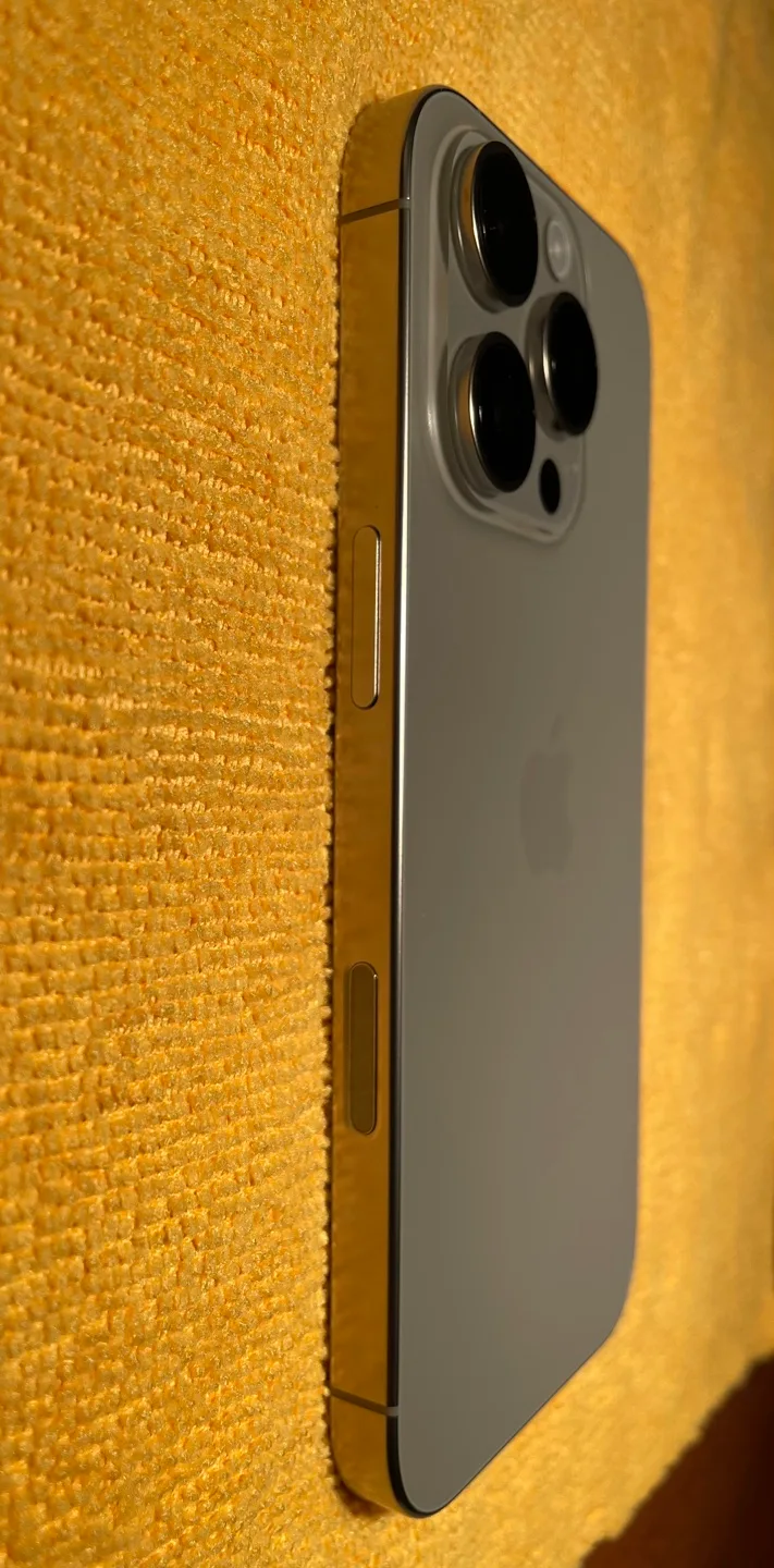 LIKE NEW! iPhone 16 PRO 256GB Natural Titanium - MSRP $1806.87 image indicator(8)