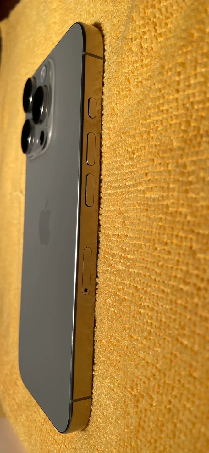 LIKE NEW! iPhone 16 PRO 256GB Natural Titanium - MSRP $1806.87 image indicator(7)