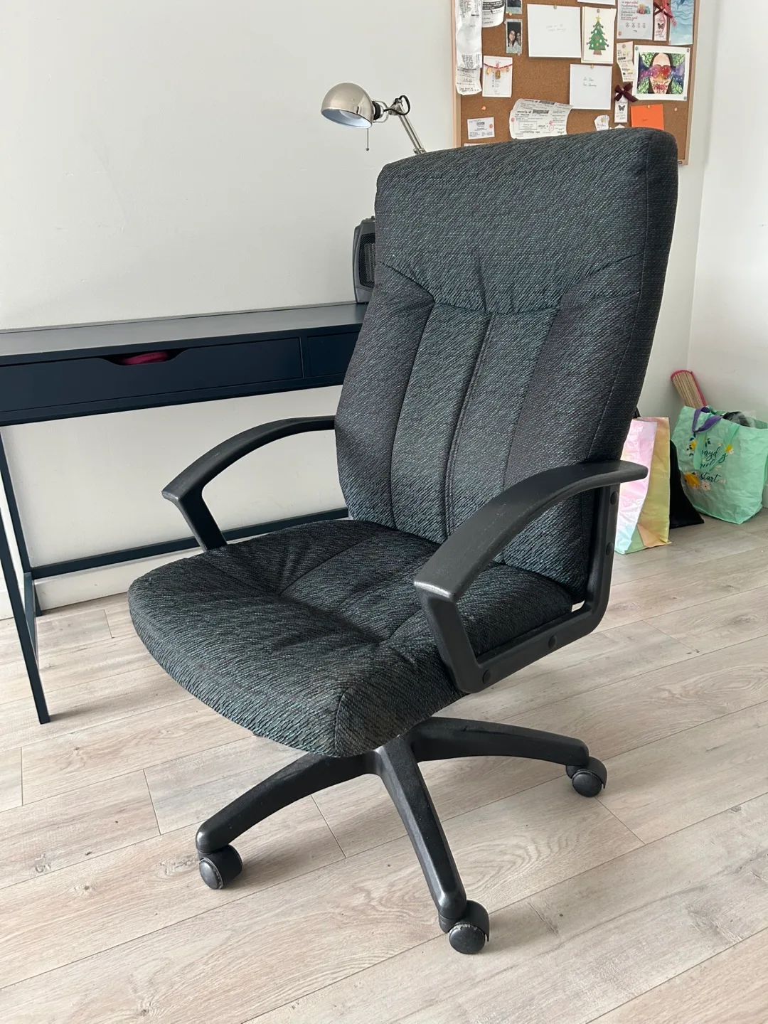 Office Chair - Swivel Rolling Chair thumbnail
