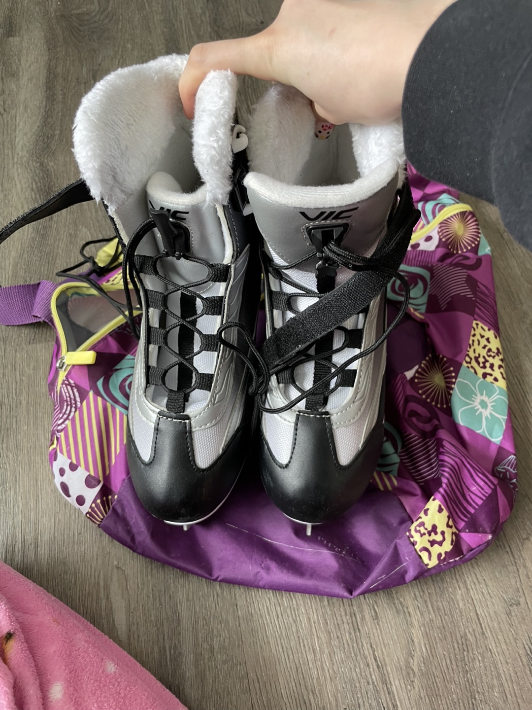 Vickockey Ice Skates - Size US 8