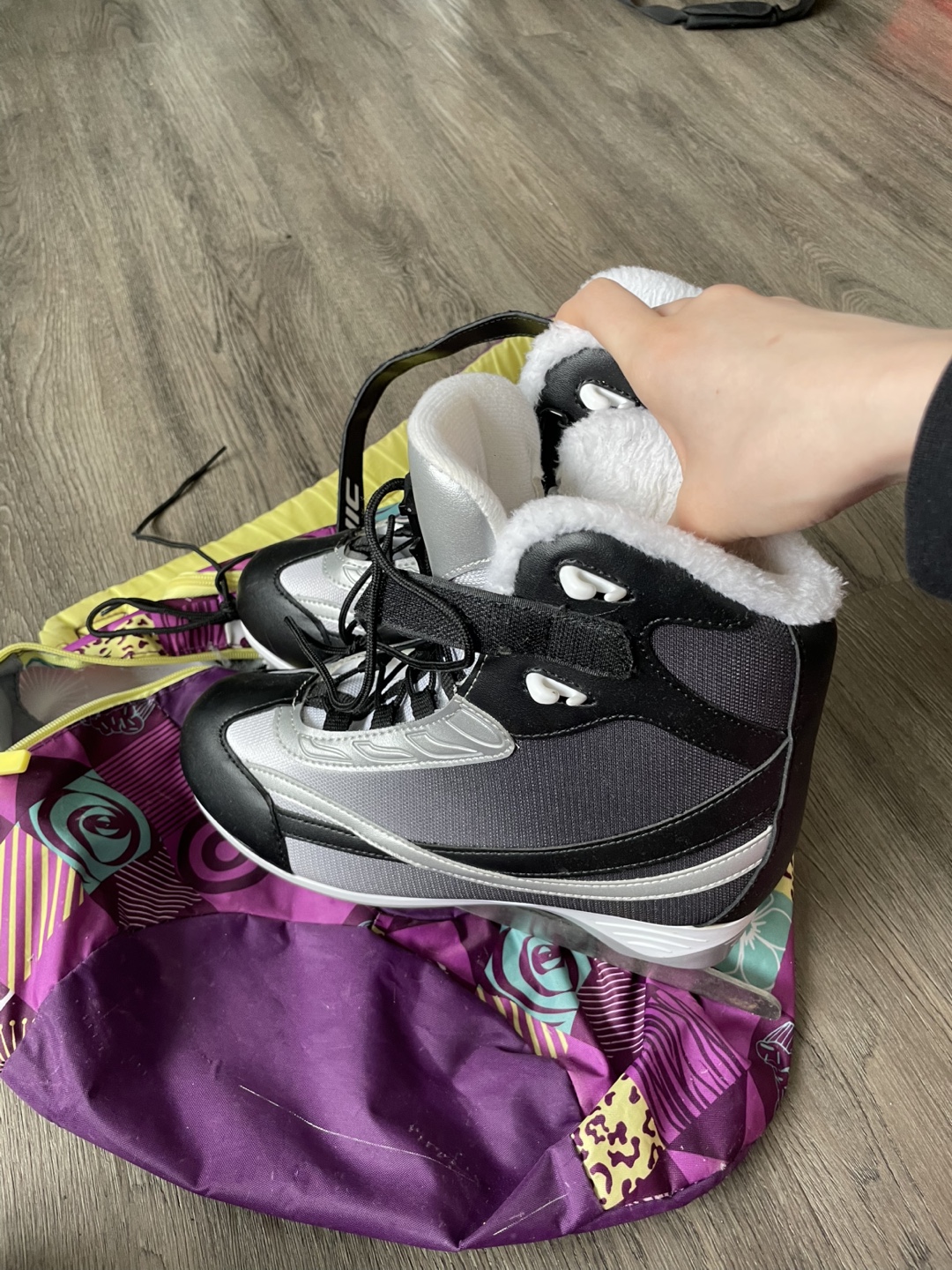 Vickockey Ice Skates - Size US 8 - photo 2