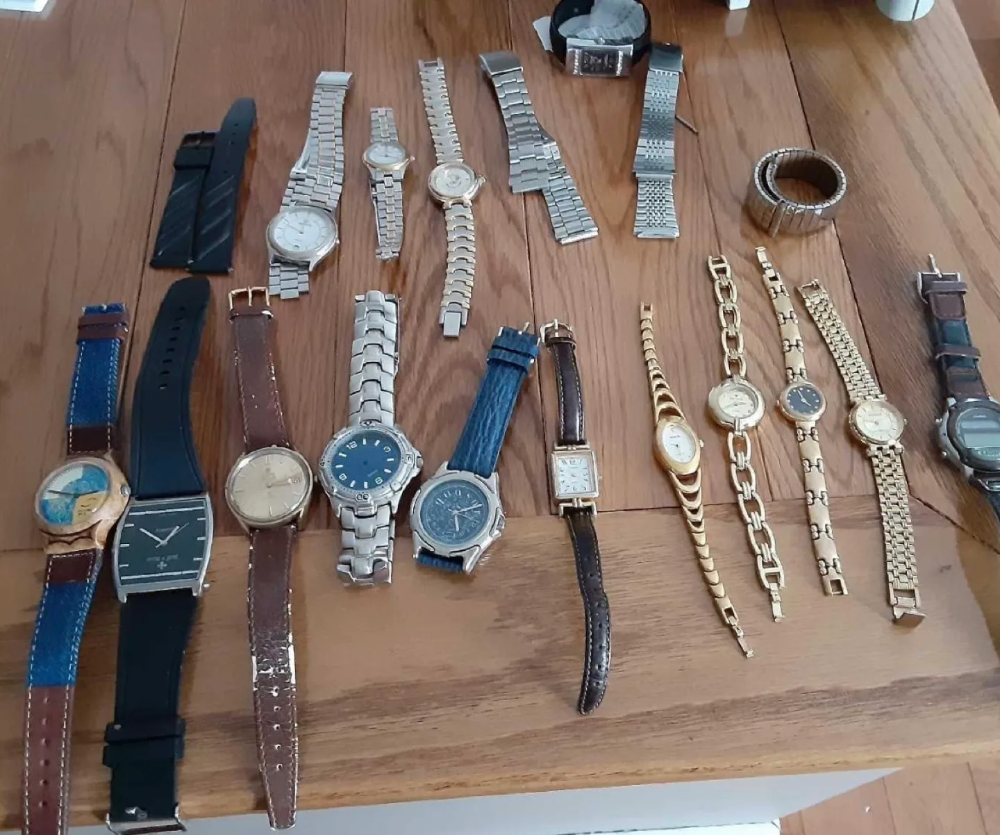 Two Fossil watches image indicator(3)