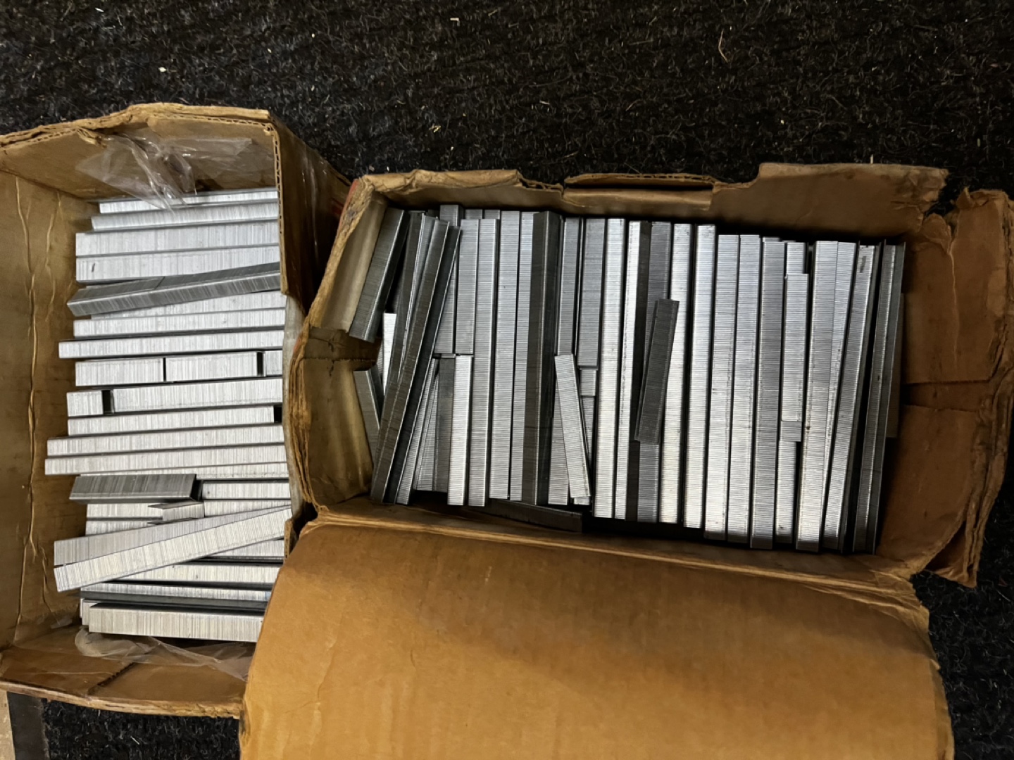 Two boxes of Senco Galvanized Crown Staples - photo 2