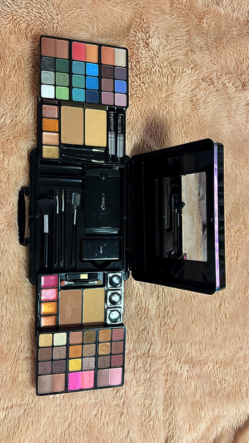 Cameo Professional Makeup Kit - photo 2