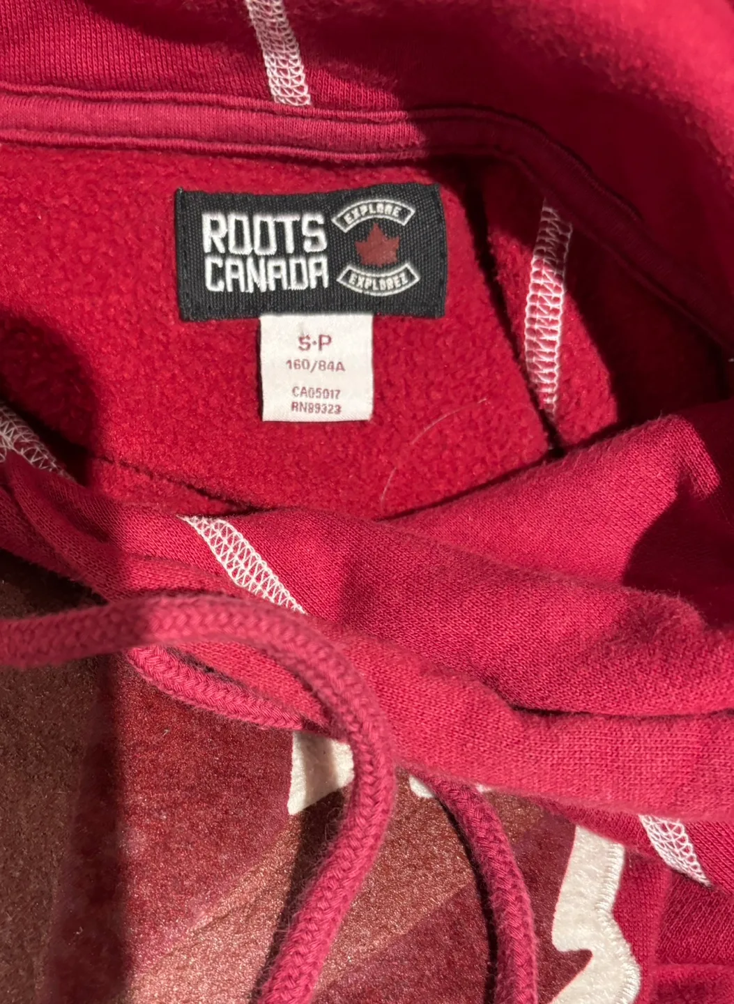 Vintage Roots Canada Maroon Hoodie Size Small image indicator(4)