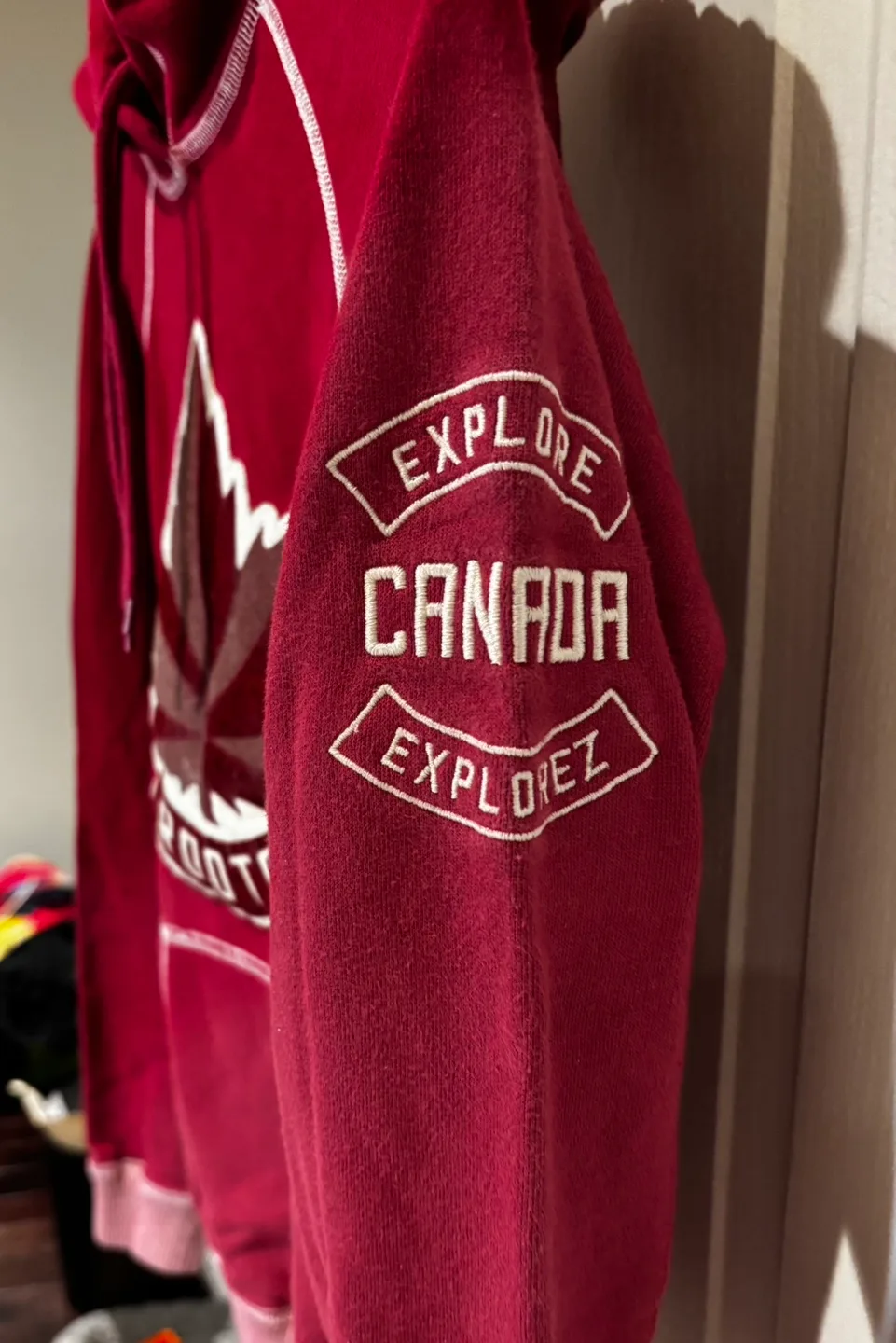 Vintage Roots Canada Maroon Hoodie Size Small image indicator(2)