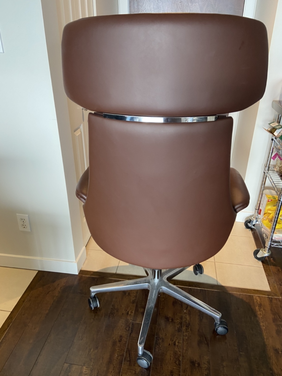 Brown Leather Executive Office Chair - photo 2