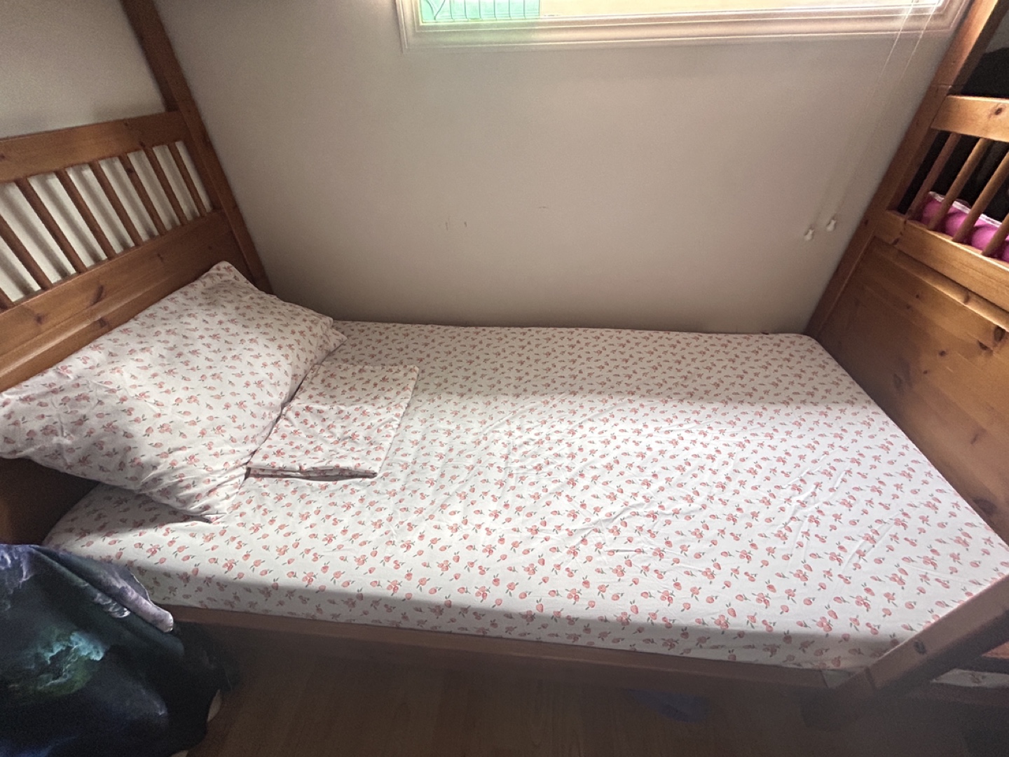 Twin Strawberry Sheet Set - photo 2