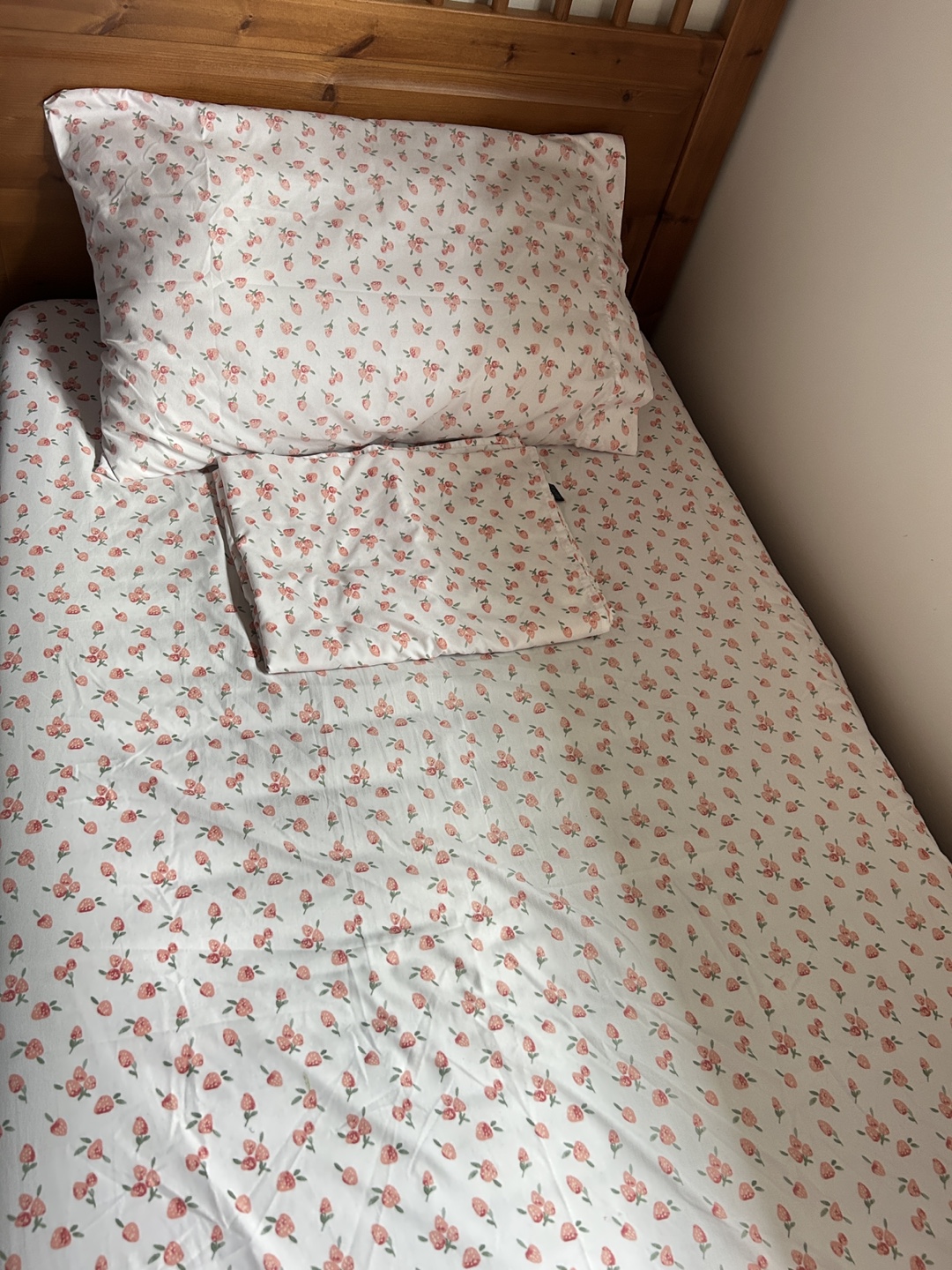 Twin Strawberry Sheet Set - photo 4