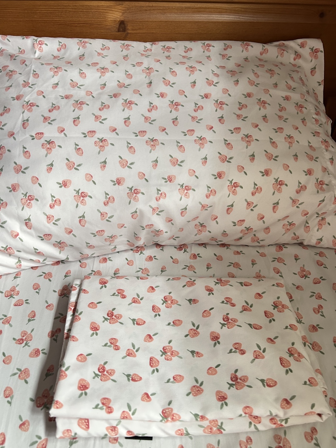 Twin Strawberry Sheet Set - photo 3