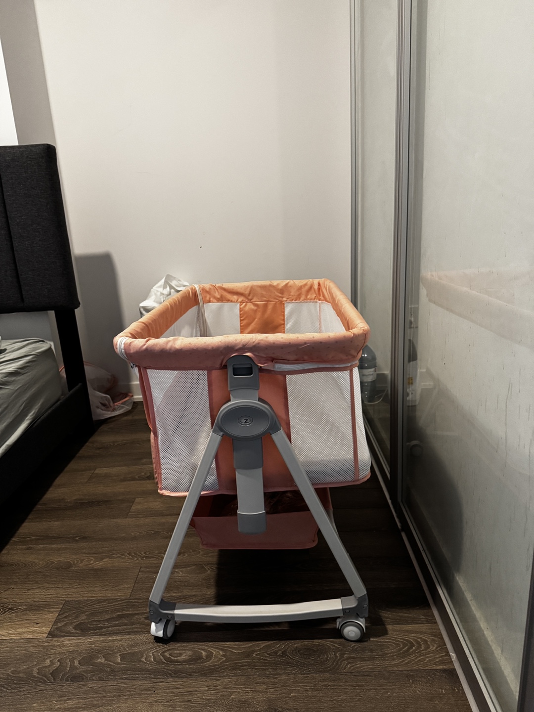 Baby bassinet with stand and mattress - photo 3