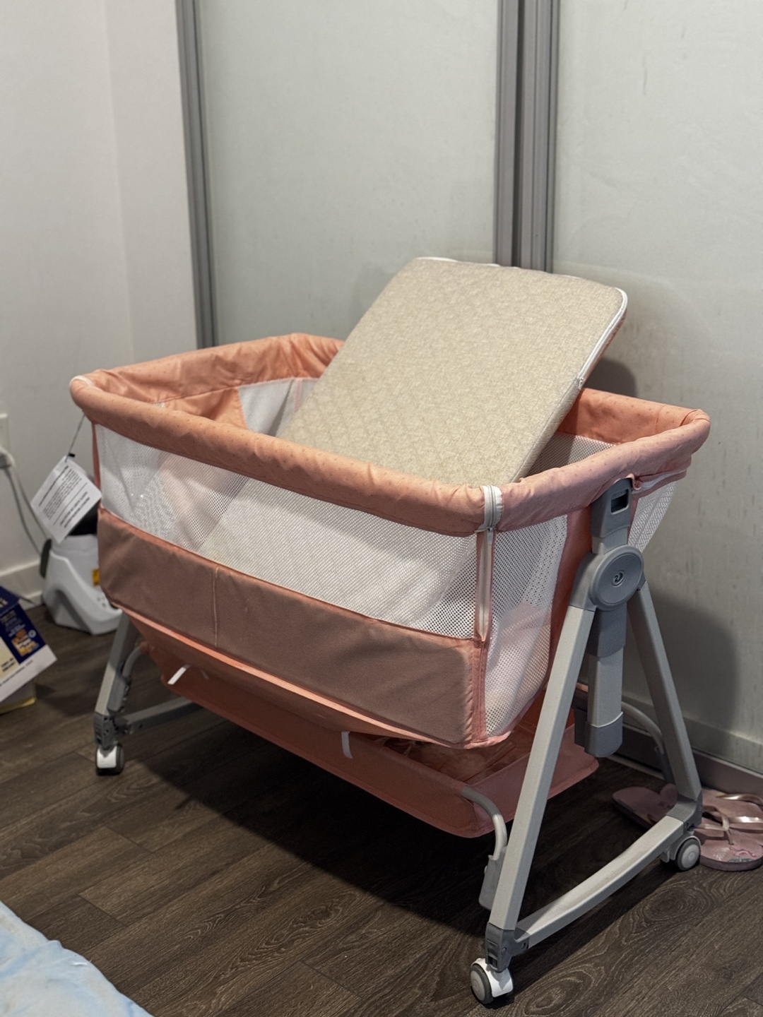 Baby bassinet with stand and mattress