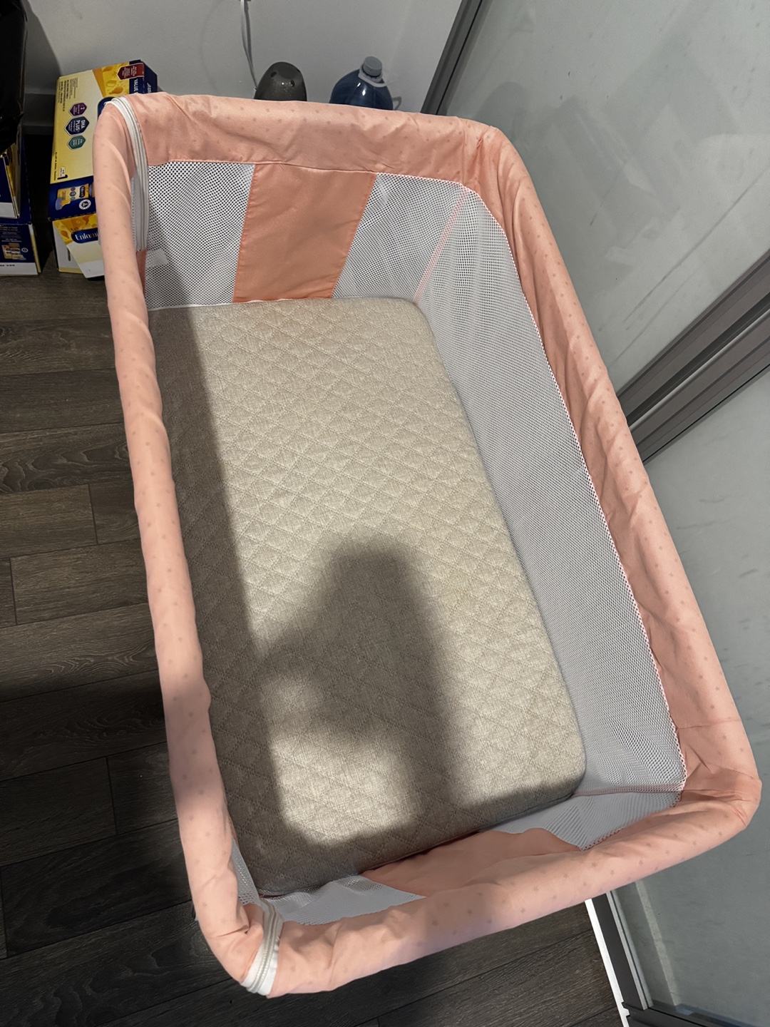 Baby bassinet with stand and mattress - photo 2