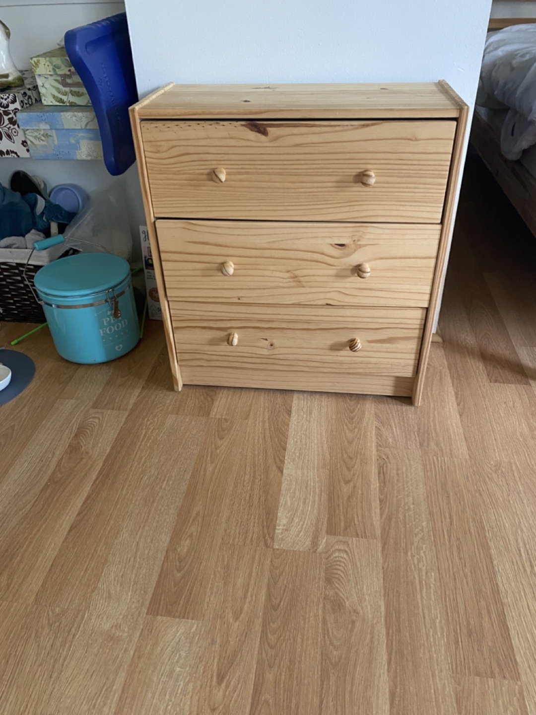 Three-drawer pine dresser