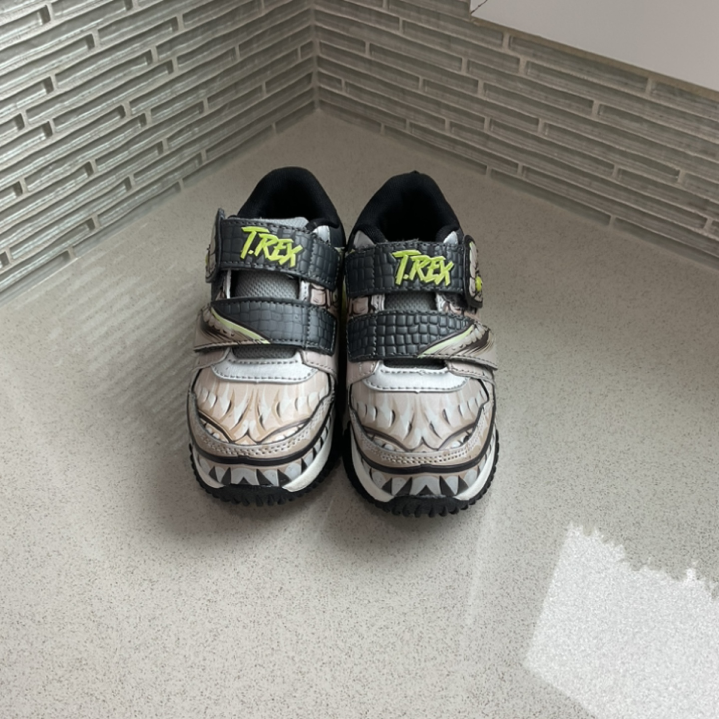 Toddler/Boys Jurassic World Size 11 brand new - photo 2