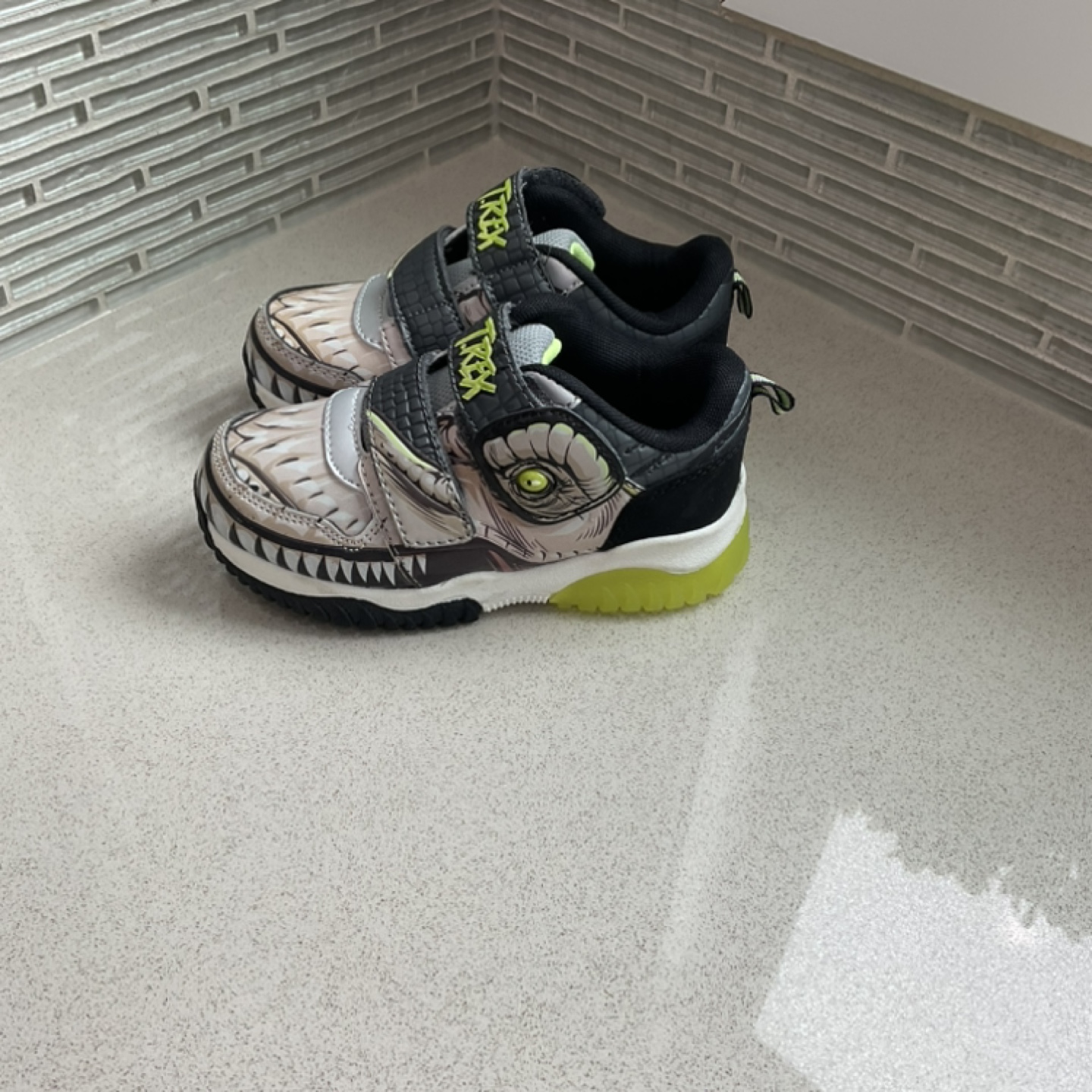 Toddler/Boys Jurassic World Size 11 brand new - photo 3