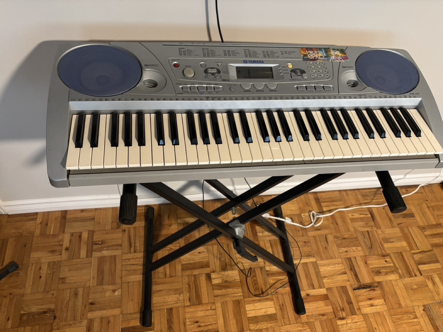 Yamaha PSR-775 Keyboard with Stand