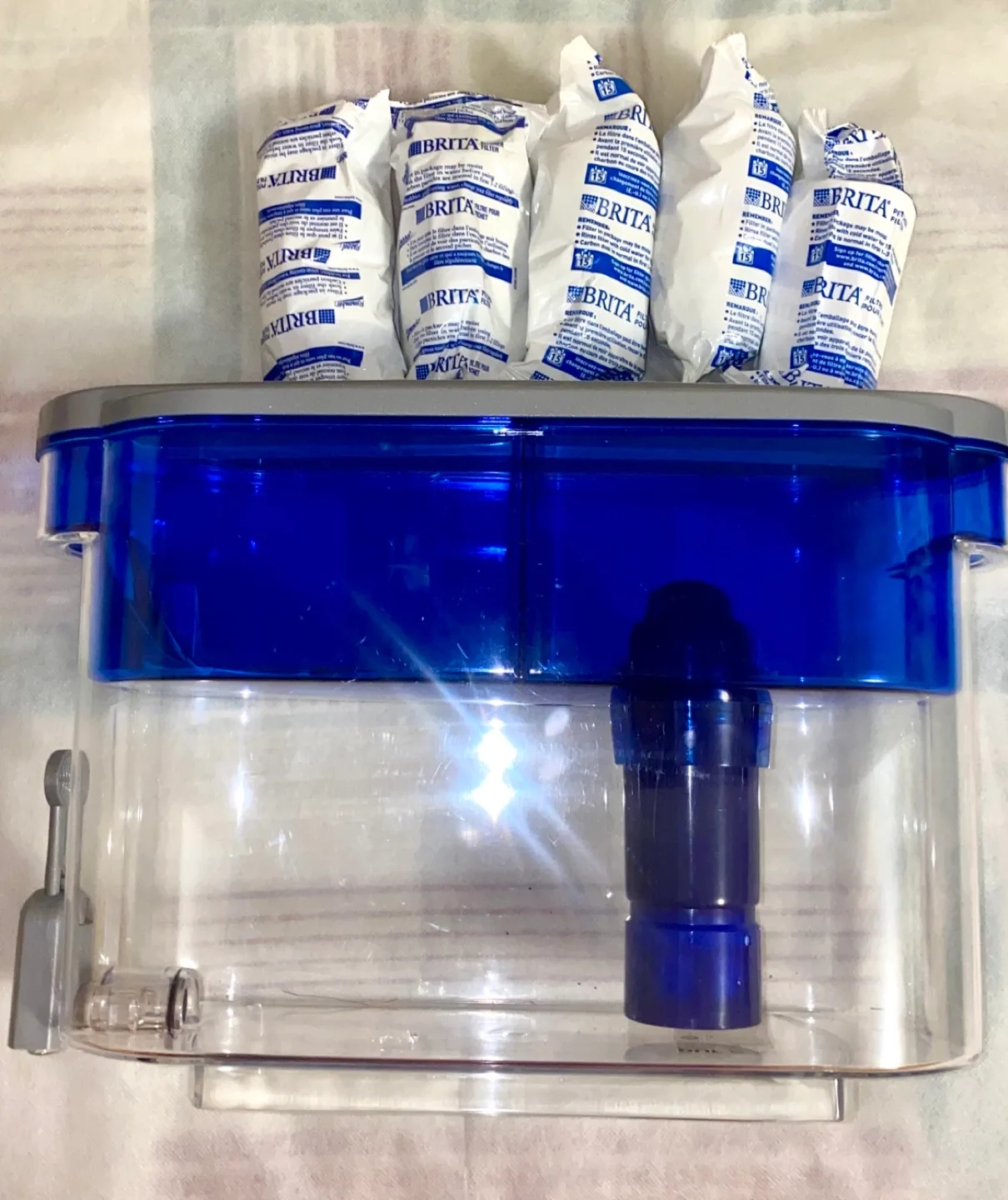 Brita PUR Water Filter Pitcher with 4 Replacement Filters image indicator(3)