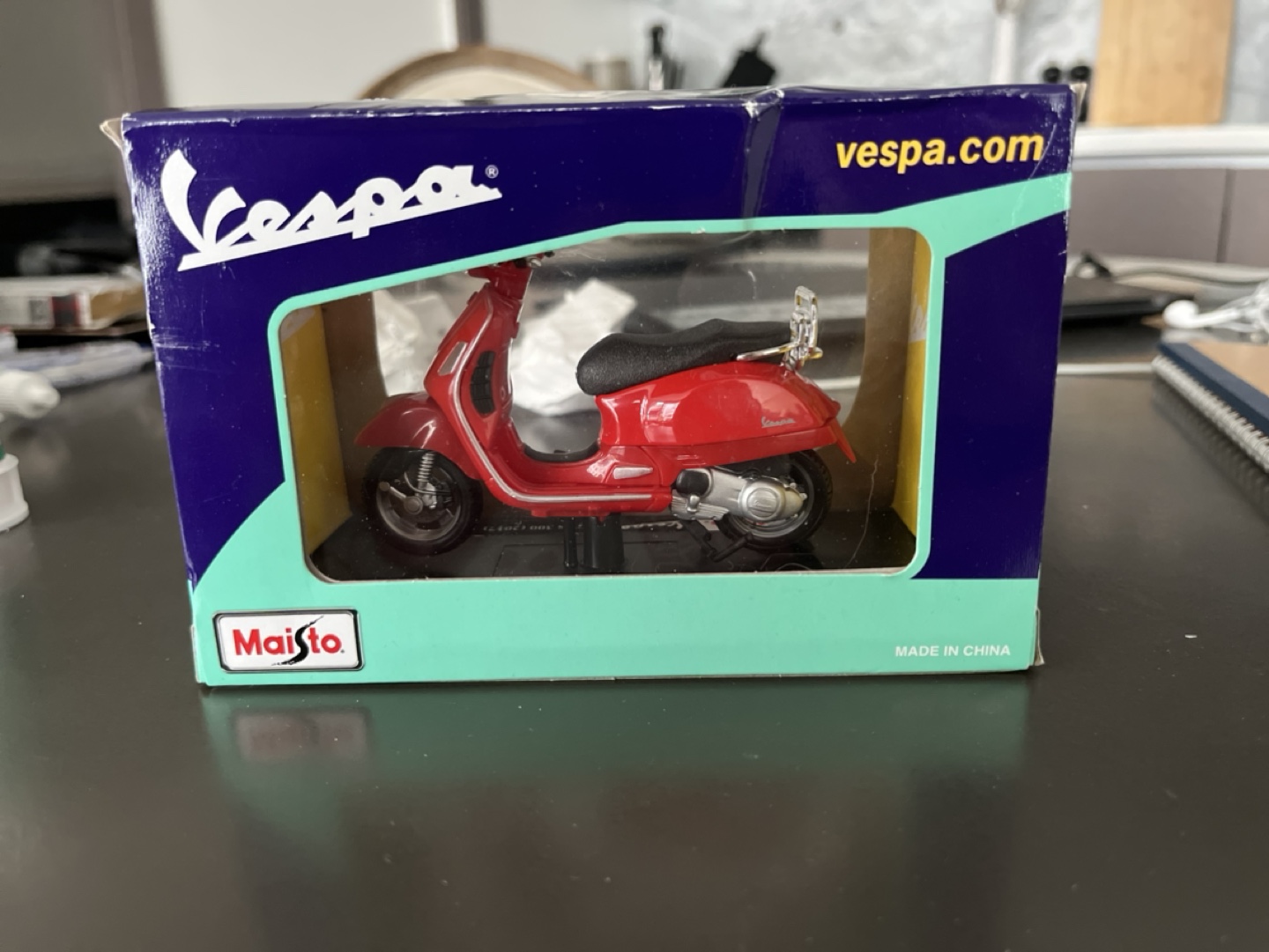 Maisto Vespa GTS 300 1:18 - photo 2