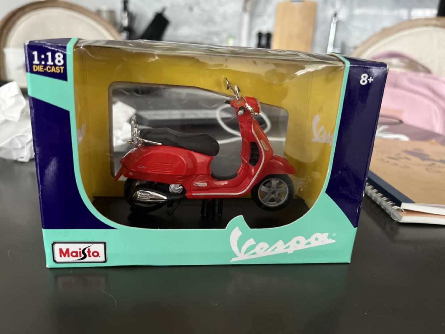 Maisto Vespa GTS 300 1:18