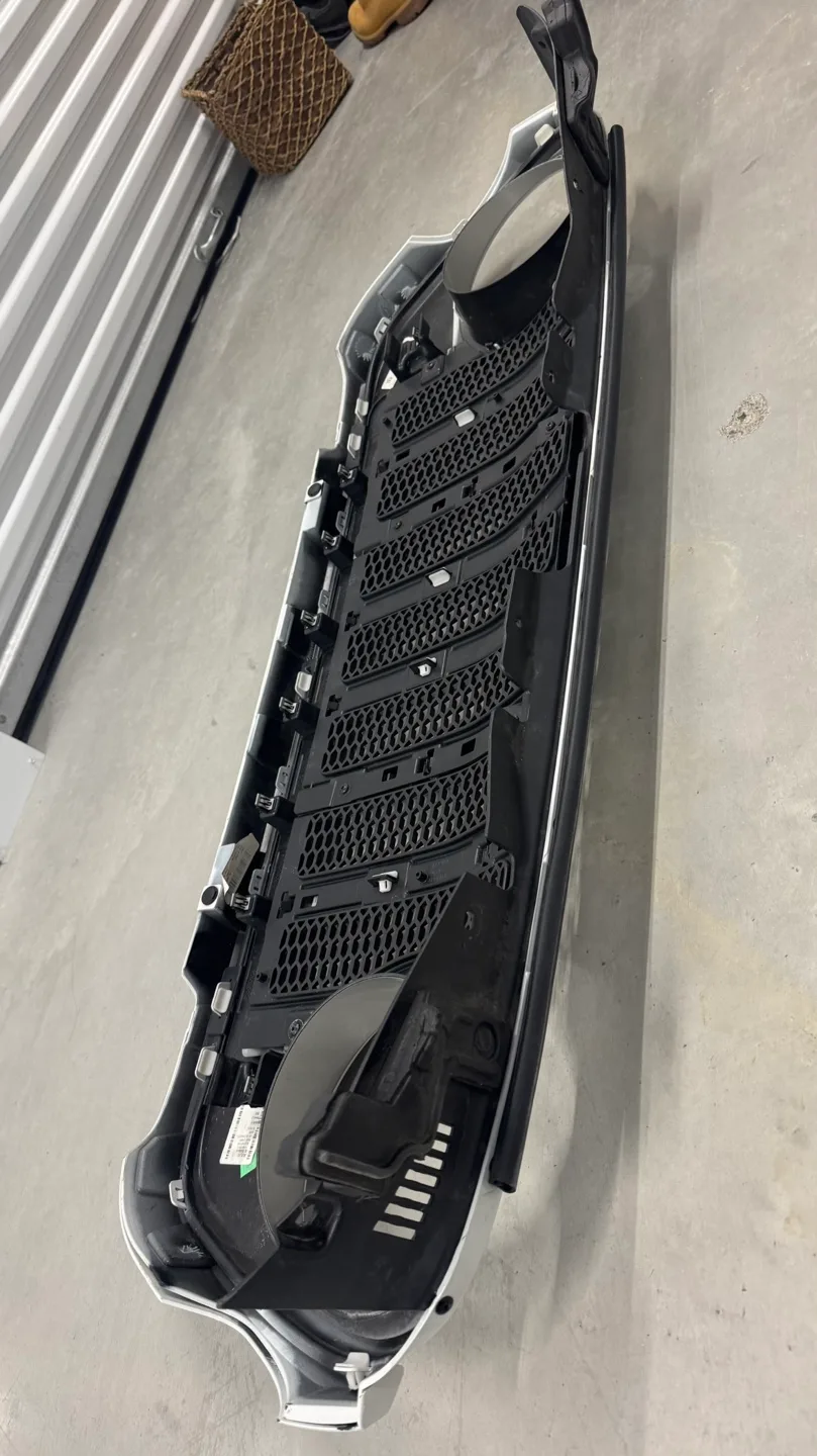 Jeep Wrangler JL 2018-2022 Front Grille Assembly - Bright White image indicator(2)