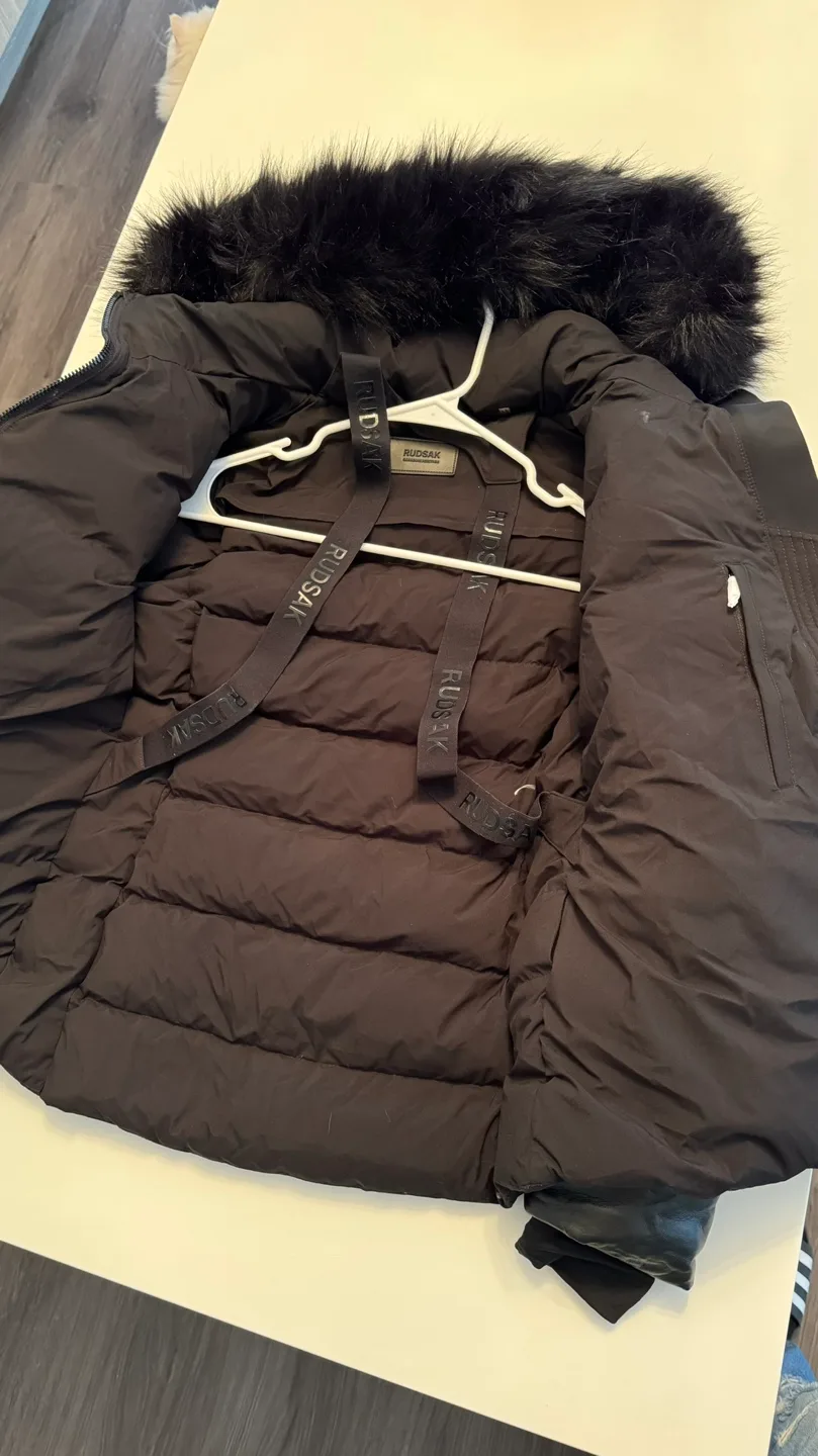 Rudsak Women's Black Puffer Jacket with Faux Fur Hood image indicator(4)