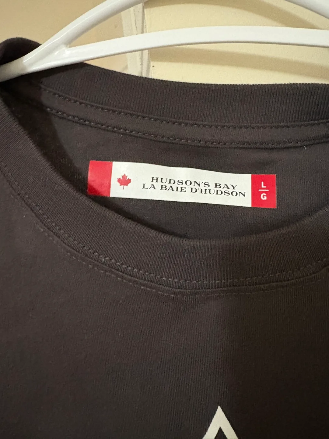 Hudson's Bay Co. Men's Large Graphic T-Shirt image indicator(2)