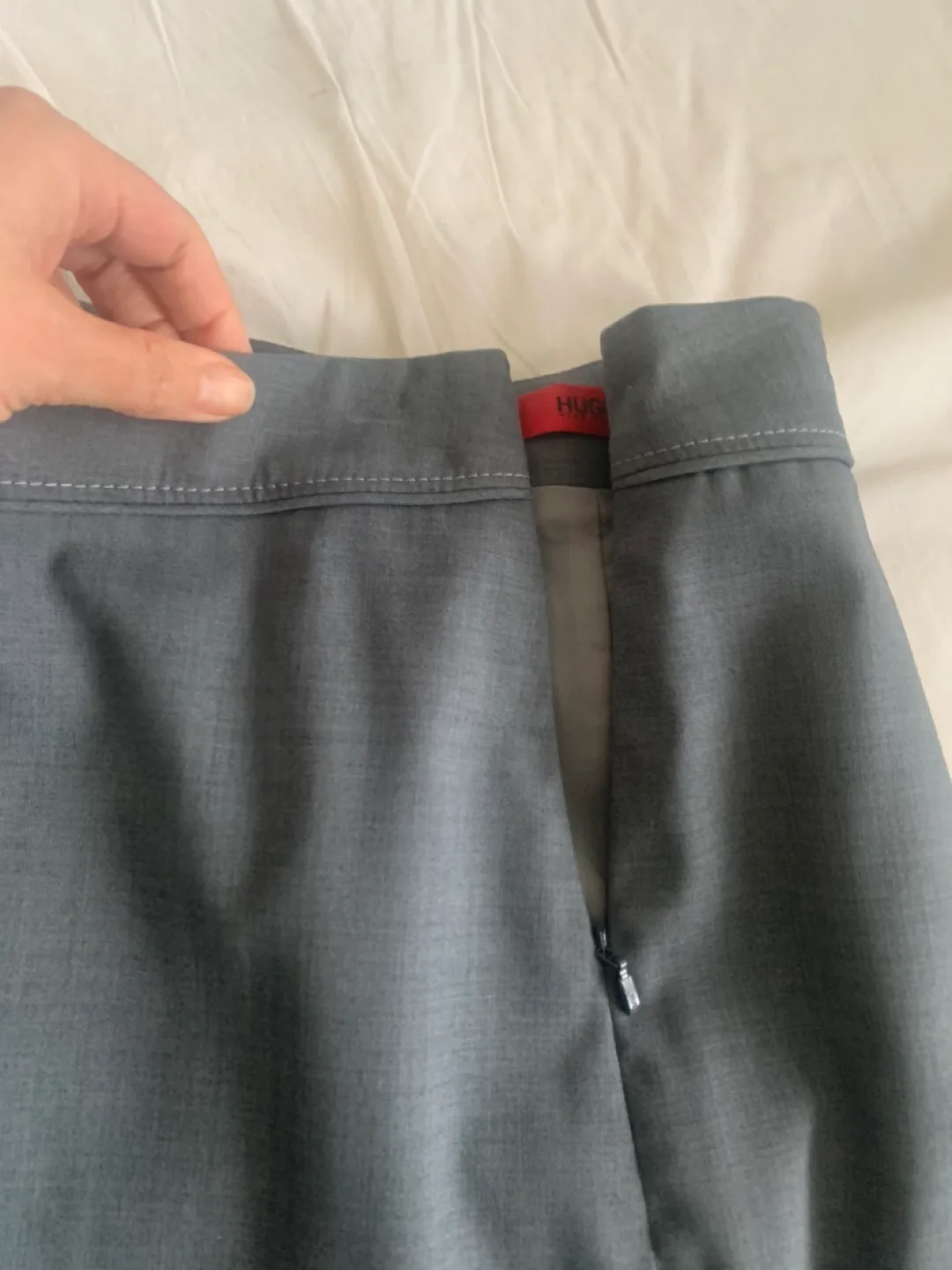 💚Hugo Boss Grey Pencil Skirt Size 0 but fit more like 2. Wool. image indicator(3)