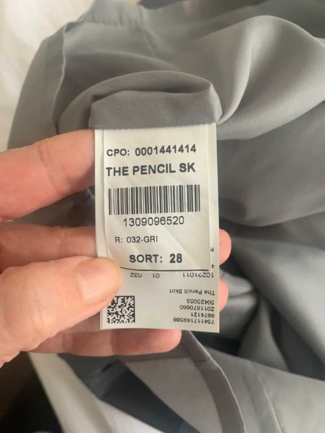 💚Hugo Boss Grey Pencil Skirt Size 0 but fit more like 2. Wool. image indicator(5)