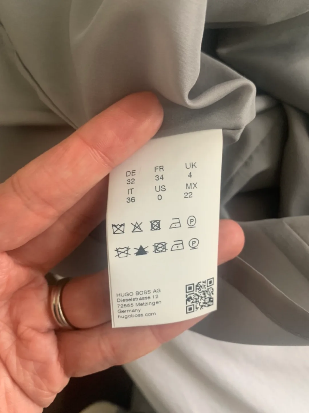 💚Hugo Boss Grey Pencil Skirt Size 0 but fit more like 2. Wool. image indicator(6)