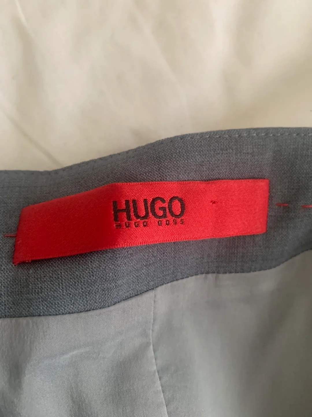 💚Hugo Boss Grey Pencil Skirt Size 0 but fit more like 2. Wool. image indicator(4)