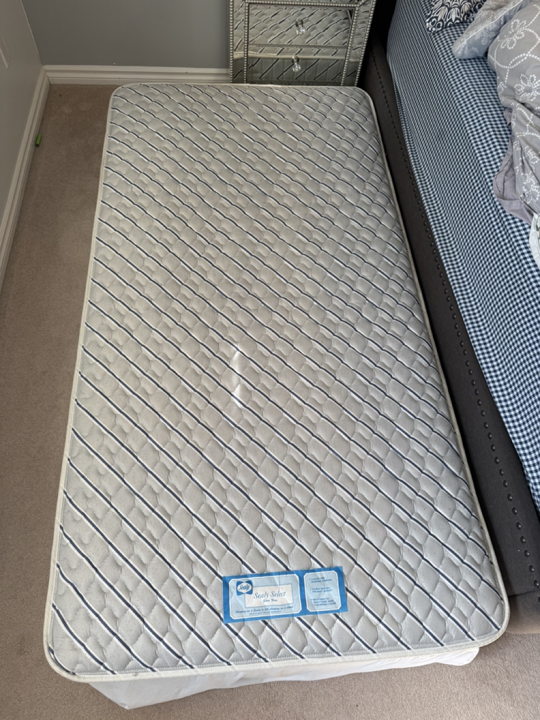 Selling Sealy Mattress - Single (Twin size) - photo 2
