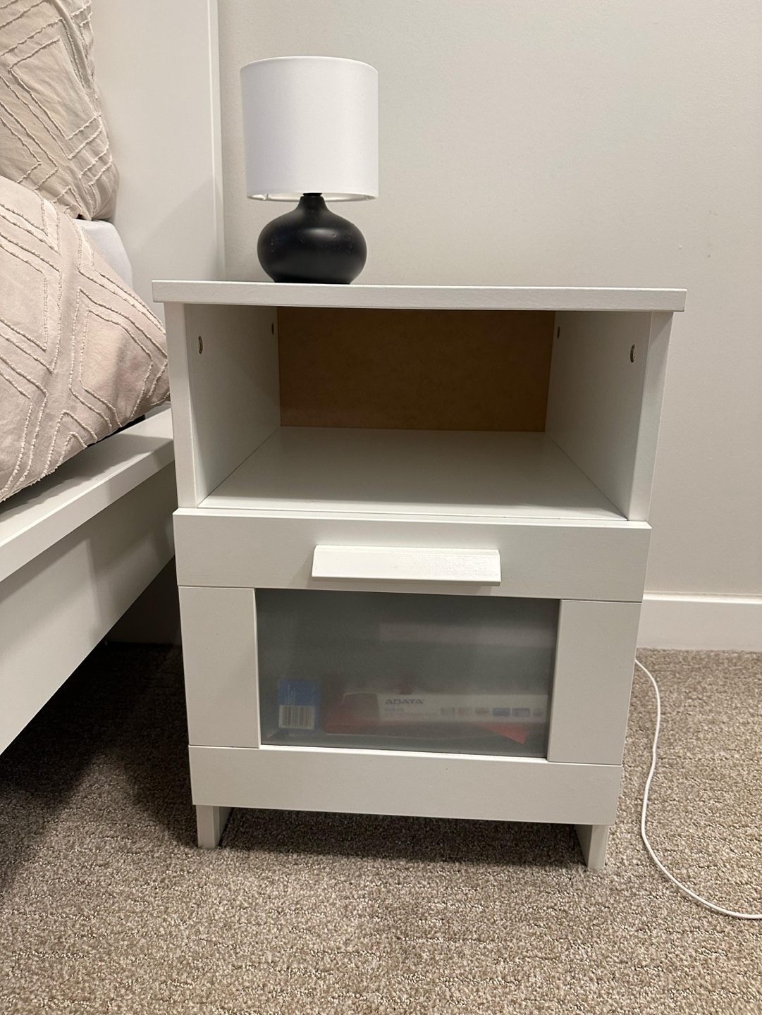 Night stand/Bed side table and lamp - photo 3