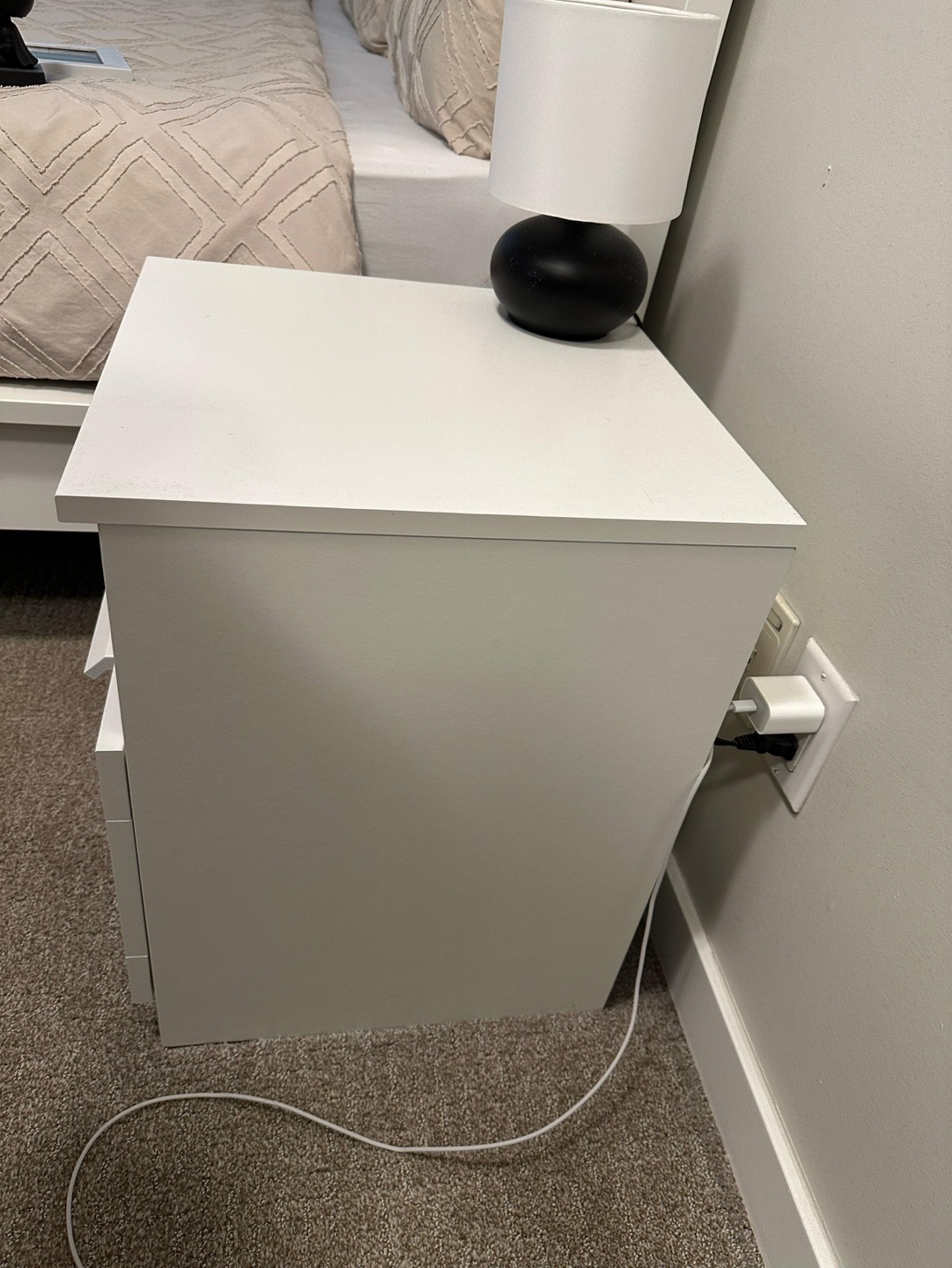 Night stand/Bed side table and lamp - photo 4