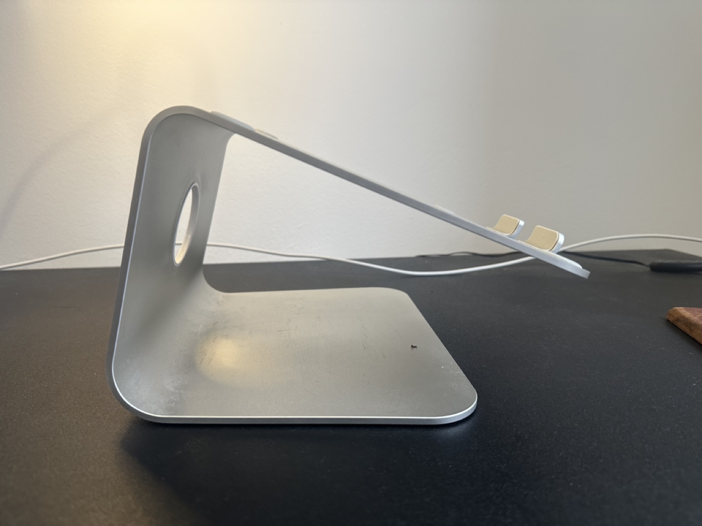 Sturdy laptop stand - photo 4