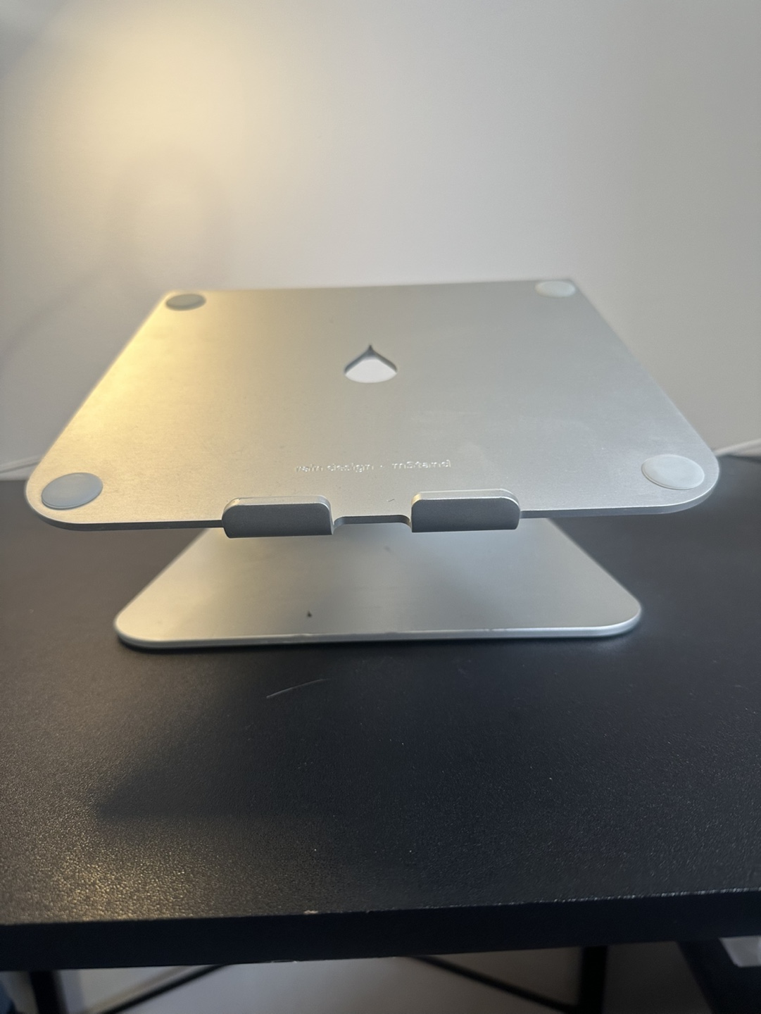 Sturdy laptop stand - photo 2