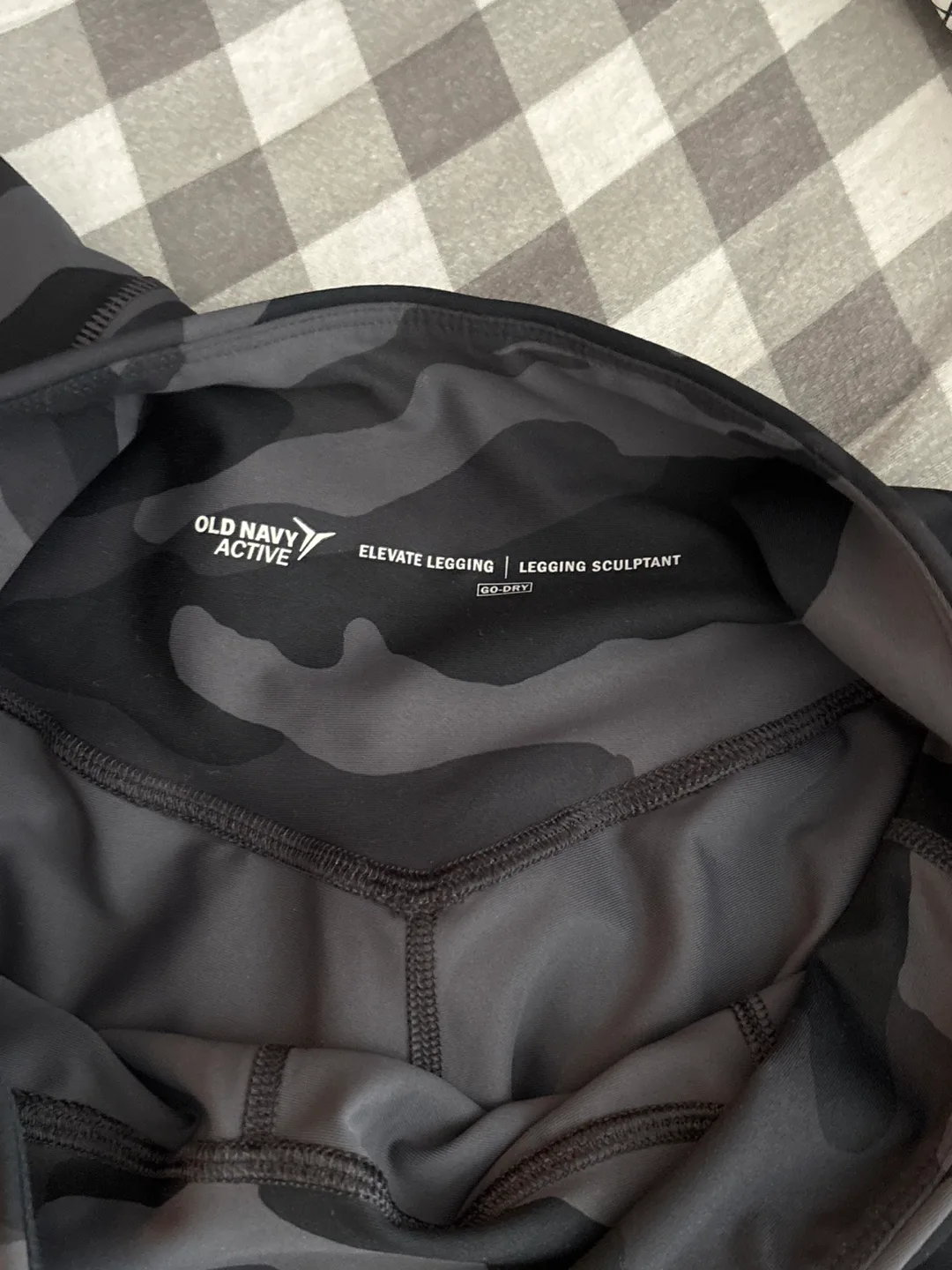 Old Navy Active Elevate Leggings - Camo image indicator(2)