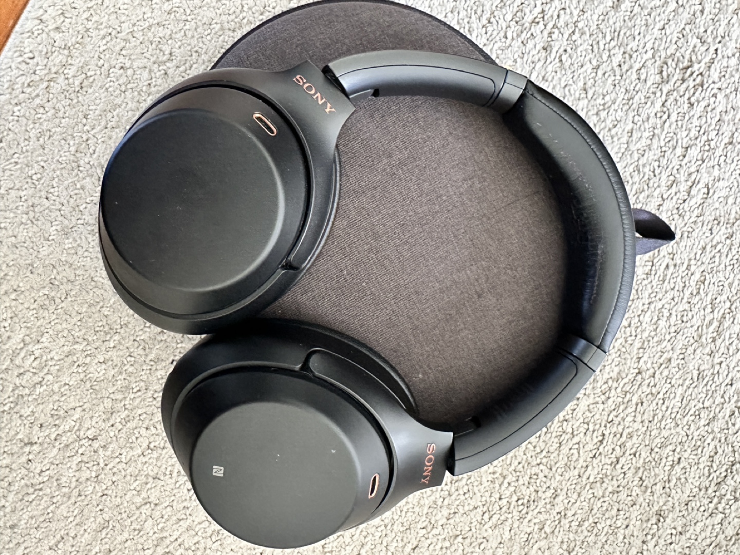Sony WH-1000XM3 Wireless Noise-Cancelling Headphones with Case - photo 2
